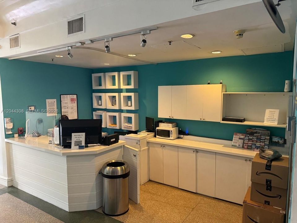 Lobby/Concierge