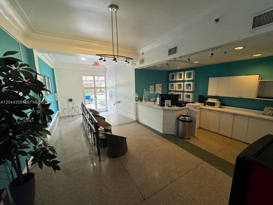 Lobby/Concierge