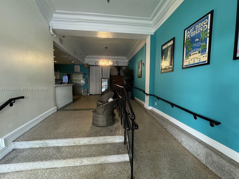 Lobby/Concierge