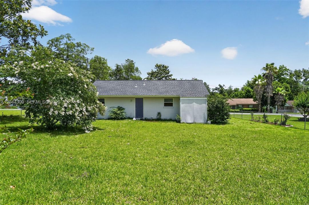 For Sale: $155,000 (3 beds, 1 baths, 864 Square Feet)