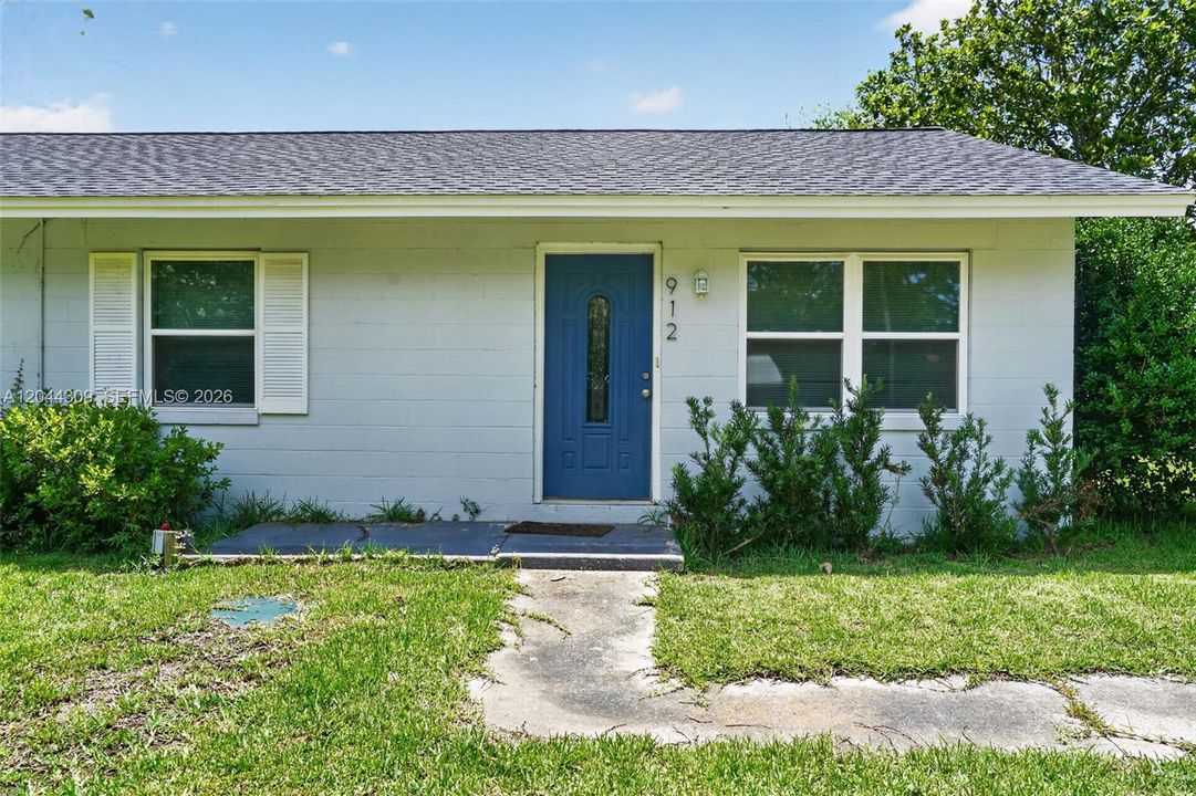 For Sale: $155,000 (3 beds, 1 baths, 864 Square Feet)