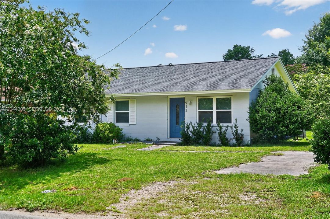 For Sale: $155,000 (3 beds, 1 baths, 864 Square Feet)