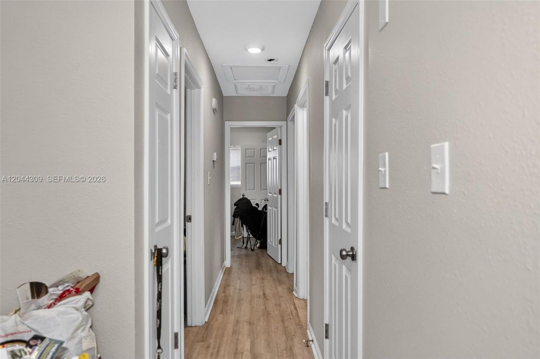 For Sale: $155,000 (3 beds, 1 baths, 864 Square Feet)