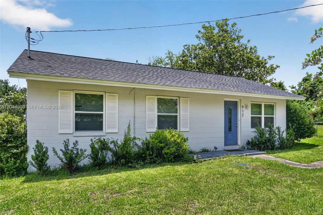 For Sale: $155,000 (3 beds, 1 baths, 864 Square Feet)