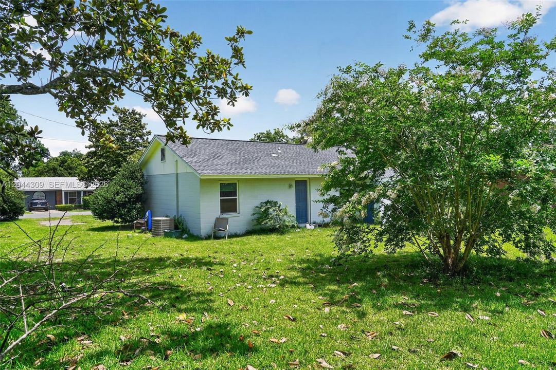 For Sale: $155,000 (3 beds, 1 baths, 864 Square Feet)