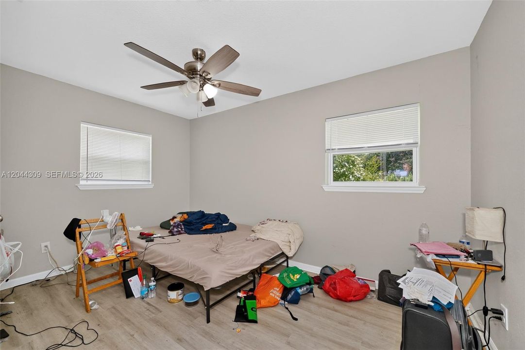 For Sale: $155,000 (3 beds, 1 baths, 864 Square Feet)