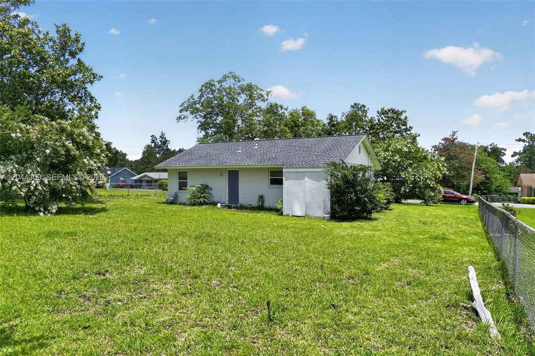 For Sale: $155,000 (3 beds, 1 baths, 864 Square Feet)