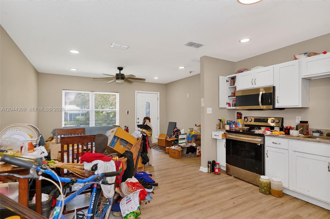 For Sale: $155,000 (3 beds, 1 baths, 864 Square Feet)