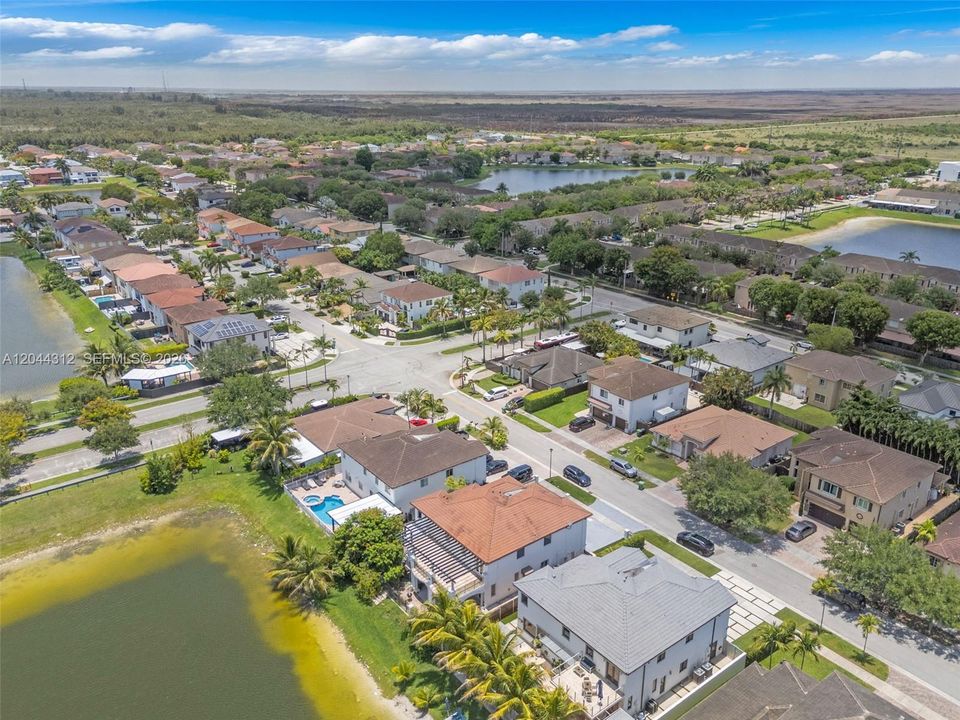 На продажу: $1,150,000 (6 спален, 3 ванн, 3148 Квадратных фут)