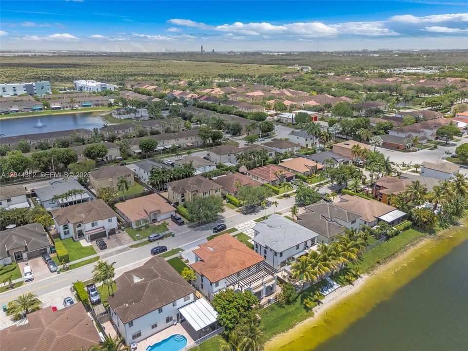 На продажу: $1,150,000 (6 спален, 3 ванн, 3148 Квадратных фут)