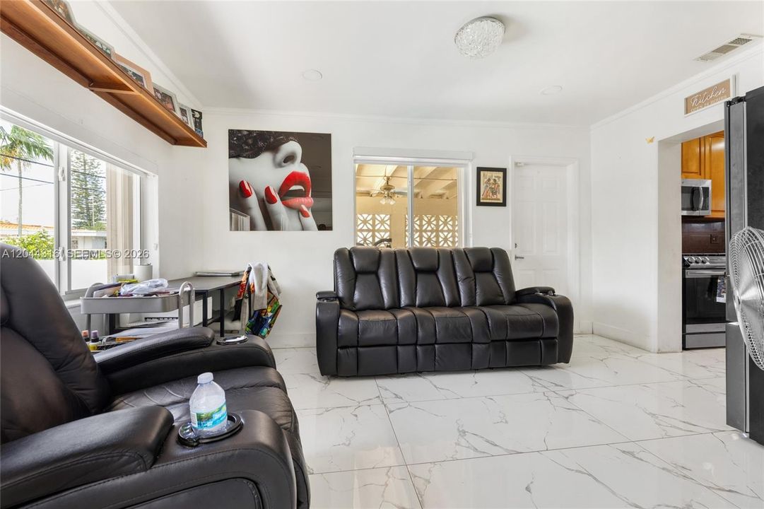 En Venta: $849,900 (3 camas, 2 baños, 1535 Pies cuadrados)