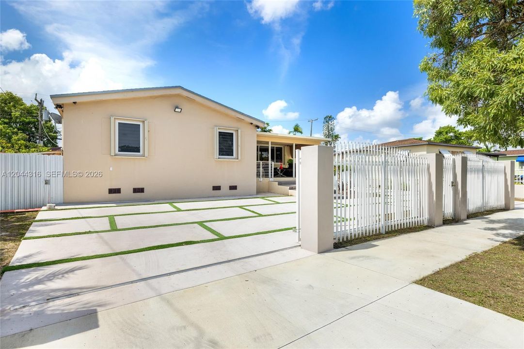 En Venta: $849,900 (3 camas, 2 baños, 1535 Pies cuadrados)