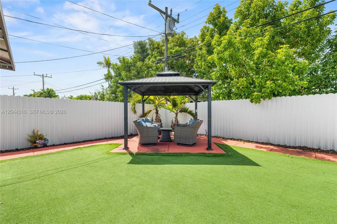En Venta: $849,900 (3 camas, 2 baños, 1535 Pies cuadrados)
