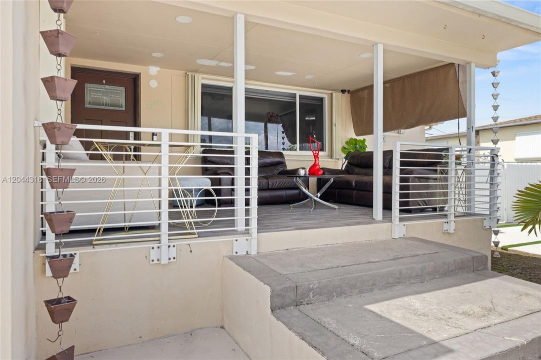 En Venta: $849,900 (3 camas, 2 baños, 1535 Pies cuadrados)