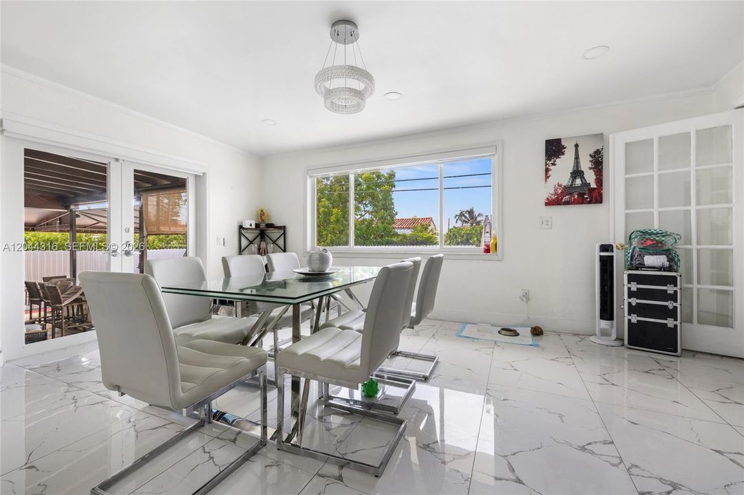 En Venta: $849,900 (3 camas, 2 baños, 1535 Pies cuadrados)