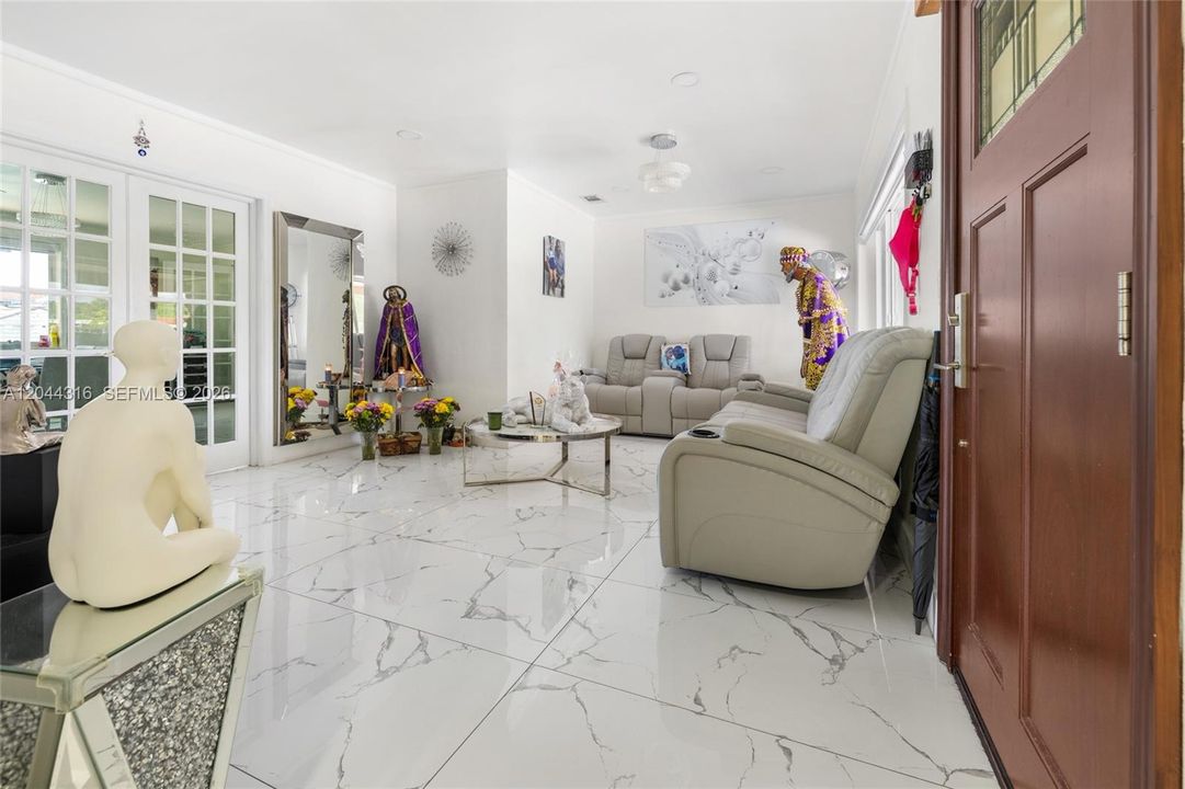 En Venta: $849,900 (3 camas, 2 baños, 1535 Pies cuadrados)