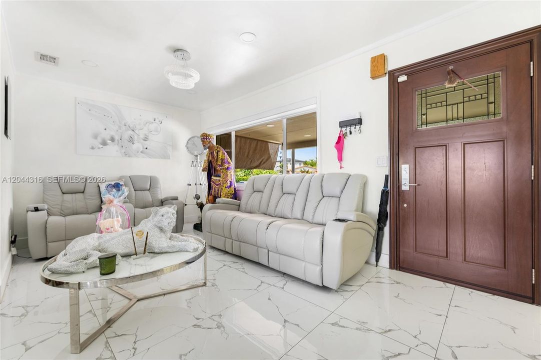 En Venta: $849,900 (3 camas, 2 baños, 1535 Pies cuadrados)