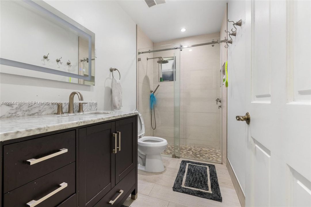En Venta: $849,900 (3 camas, 2 baños, 1535 Pies cuadrados)