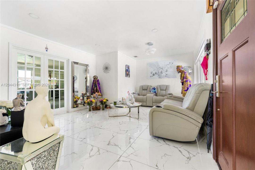 En Venta: $849,900 (3 camas, 2 baños, 1535 Pies cuadrados)