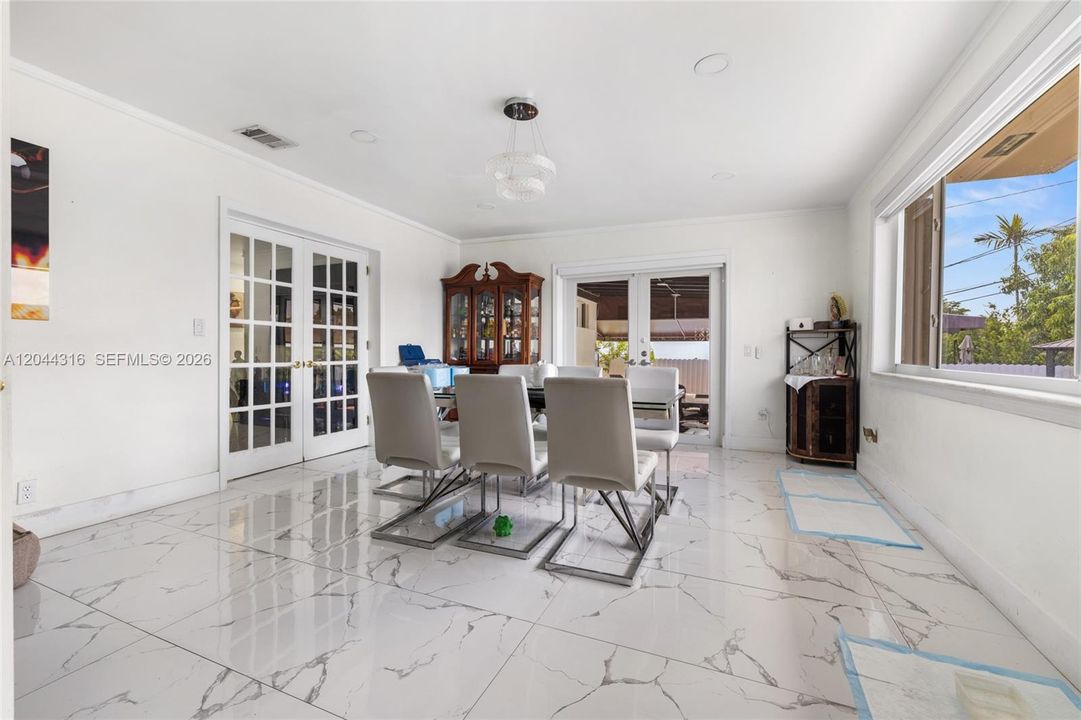 En Venta: $849,900 (3 camas, 2 baños, 1535 Pies cuadrados)