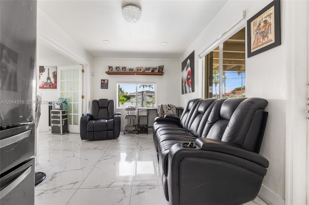 En Venta: $849,900 (3 camas, 2 baños, 1535 Pies cuadrados)