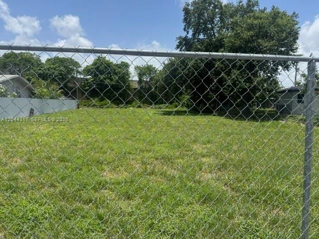 待售: $400,000 (0.24 acres)