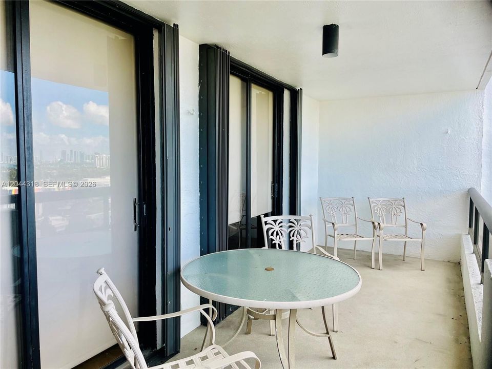 For Sale: $750,000 (2 beds, 2 baths, 890 Square Feet)