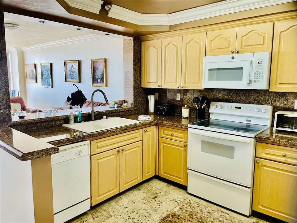 For Sale: $750,000 (2 beds, 2 baths, 890 Square Feet)