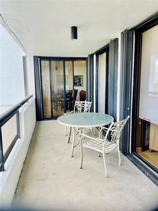 For Sale: $750,000 (2 beds, 2 baths, 890 Square Feet)