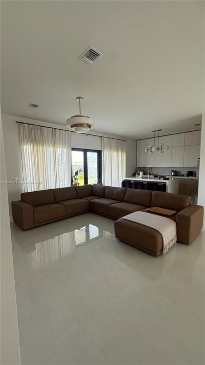 В аренду: $3,500 (3 спален, 2 ванн, 2000 Квадратных фут)