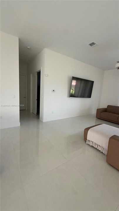 В аренду: $3,500 (3 спален, 2 ванн, 2000 Квадратных фут)