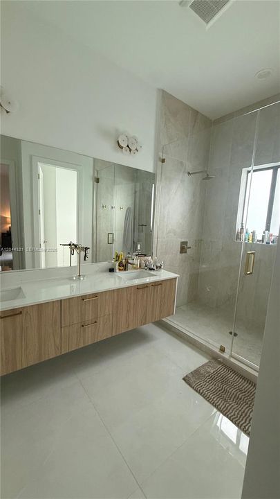 В аренду: $3,500 (3 спален, 2 ванн, 2000 Квадратных фут)