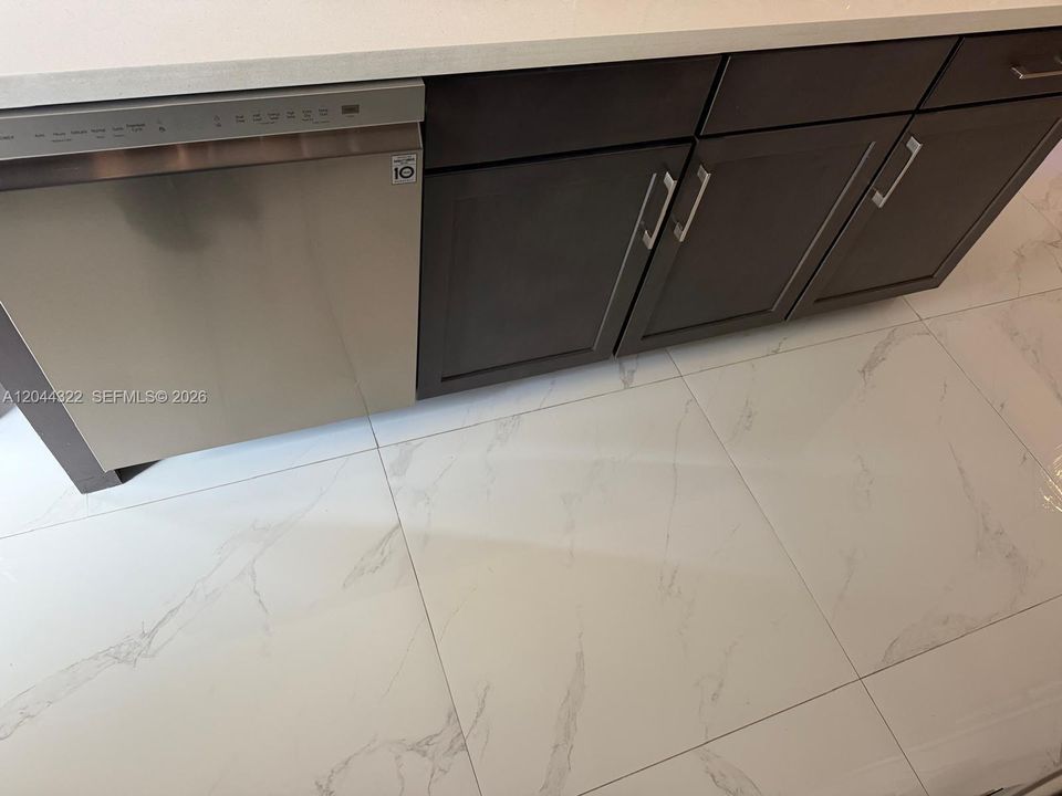 В аренду: $3,400 (3 спален, 2 ванн, 1712 Квадратных фут)