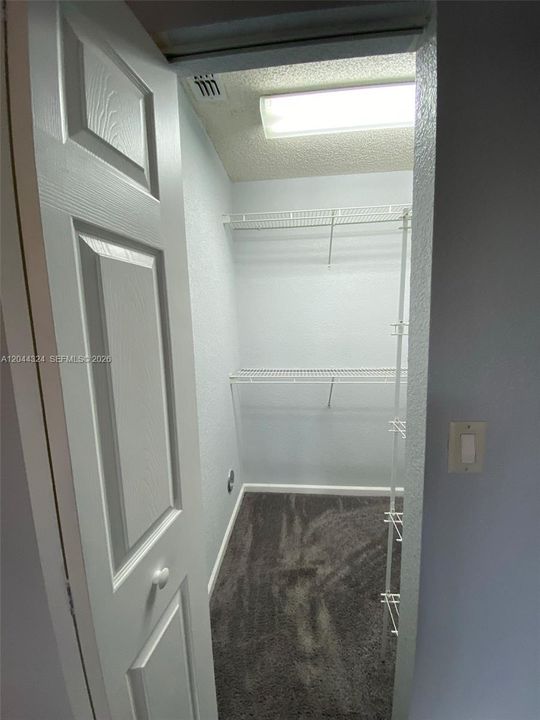 В аренду: $1,900 (1 спален, 1 ванн, 718 Квадратных фут)