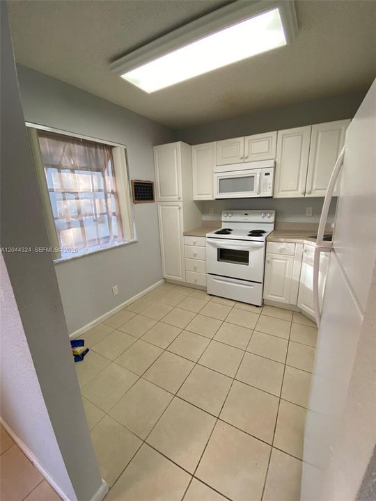 В аренду: $1,900 (1 спален, 1 ванн, 718 Квадратных фут)