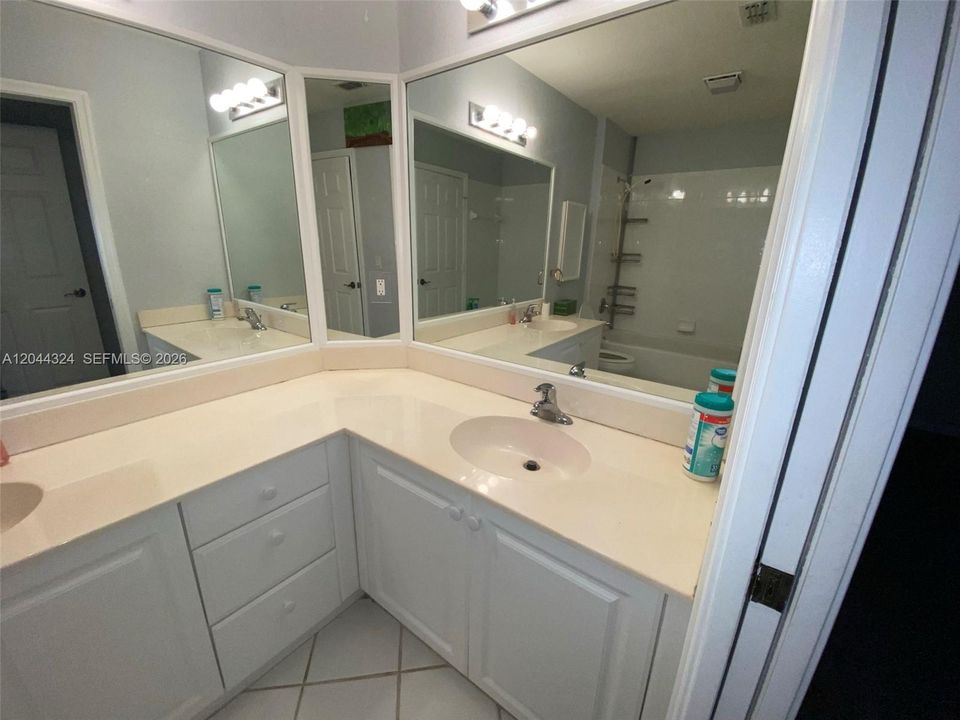 В аренду: $1,900 (1 спален, 1 ванн, 718 Квадратных фут)