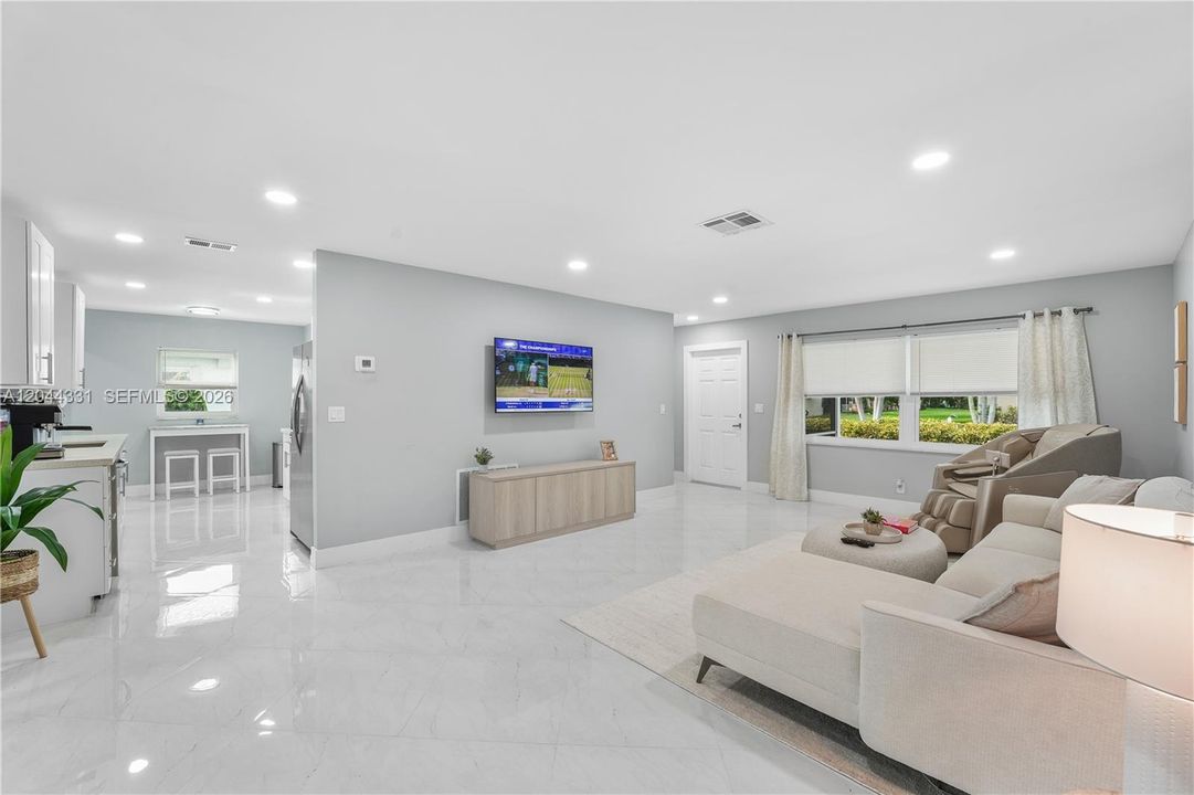 На продажу: $409,000 (2 спален, 2 ванн, 1406 Квадратных фут)