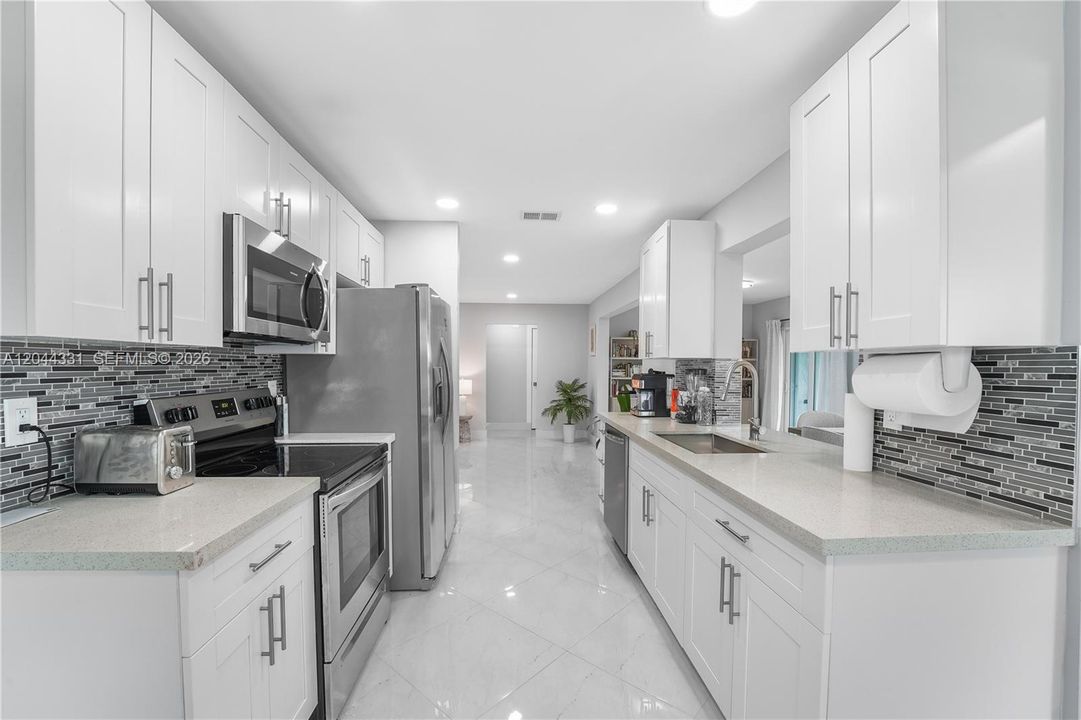 На продажу: $409,000 (2 спален, 2 ванн, 1406 Квадратных фут)