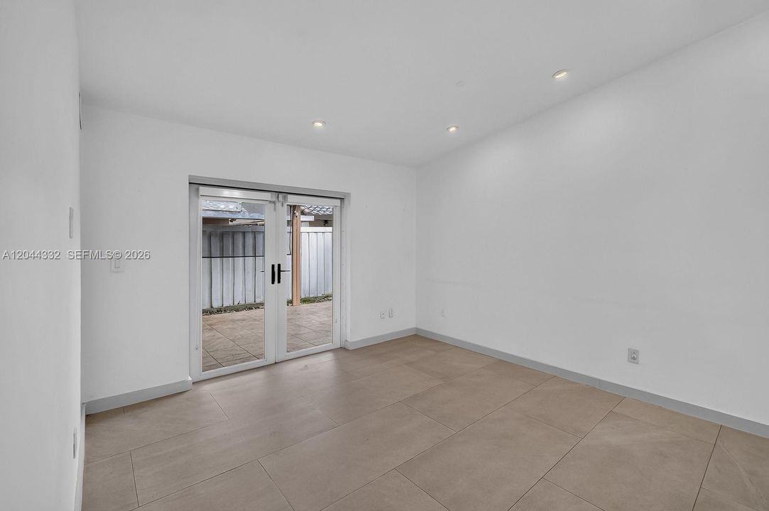 В аренду: $3,400 (3 спален, 2 ванн, 1286 Квадратных фут)