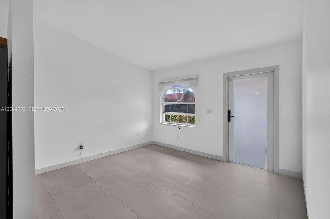 В аренду: $3,400 (3 спален, 2 ванн, 1286 Квадратных фут)