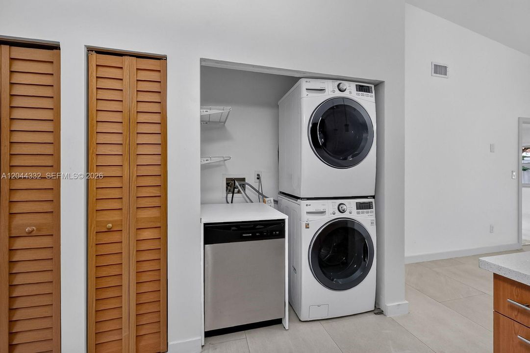 В аренду: $3,400 (3 спален, 2 ванн, 1286 Квадратных фут)