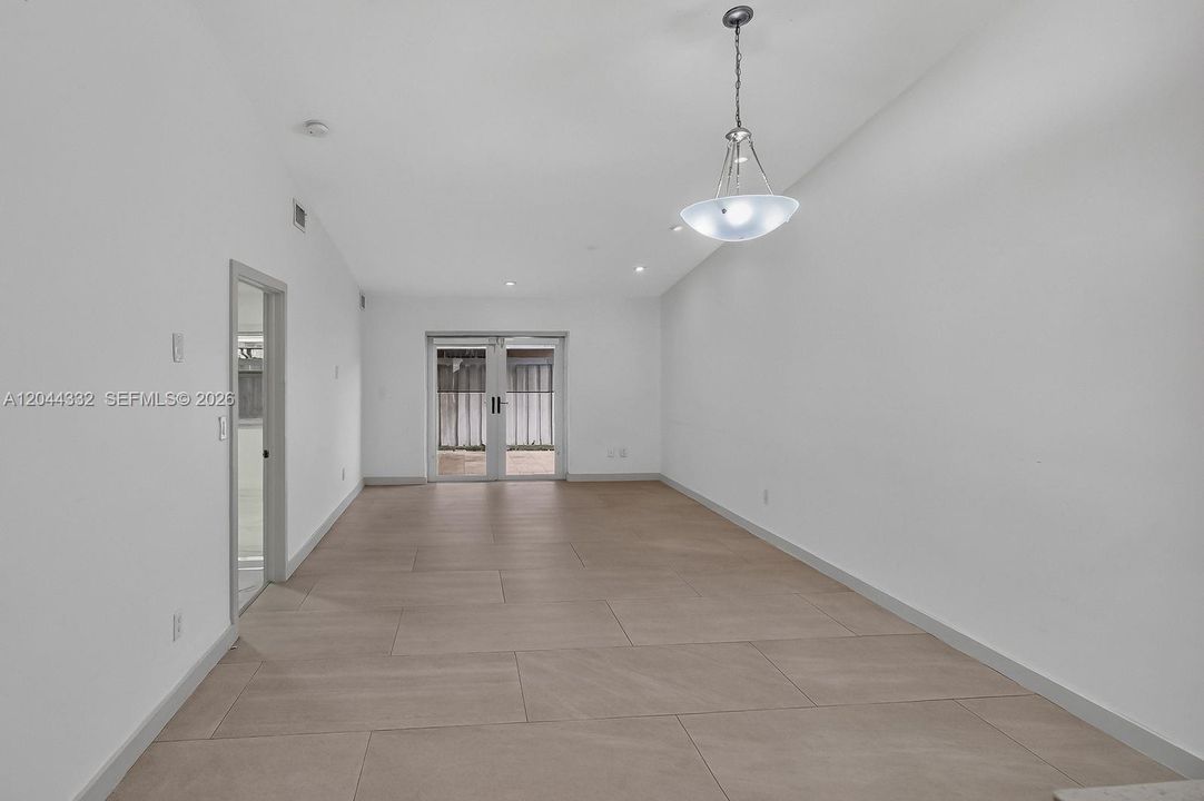 В аренду: $3,400 (3 спален, 2 ванн, 1286 Квадратных фут)