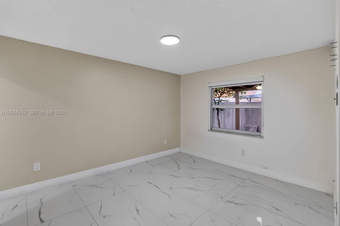 В аренду: $3,400 (3 спален, 2 ванн, 1286 Квадратных фут)