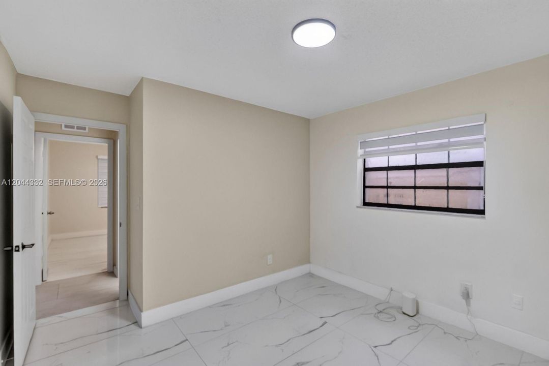 В аренду: $3,400 (3 спален, 2 ванн, 1286 Квадратных фут)