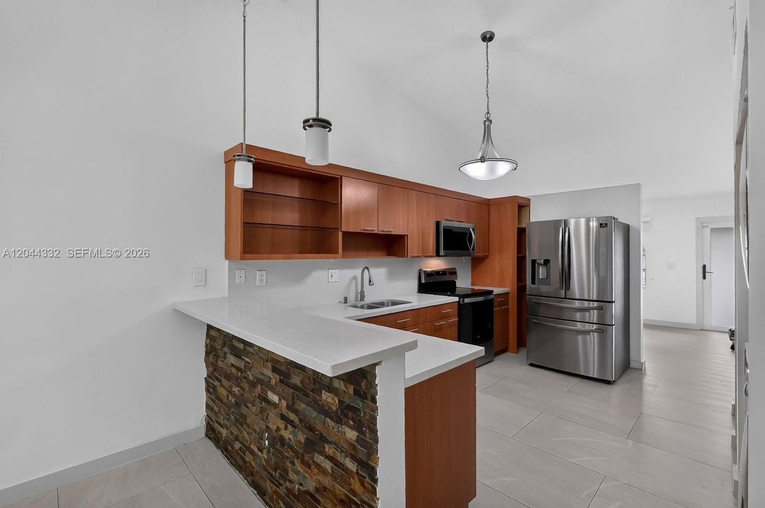 В аренду: $3,400 (3 спален, 2 ванн, 1286 Квадратных фут)