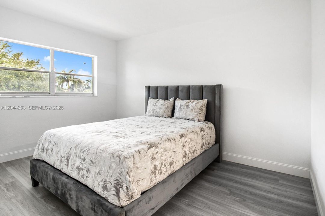 For Sale: $379 (2 beds, 2 baths, 1000 Square Feet)