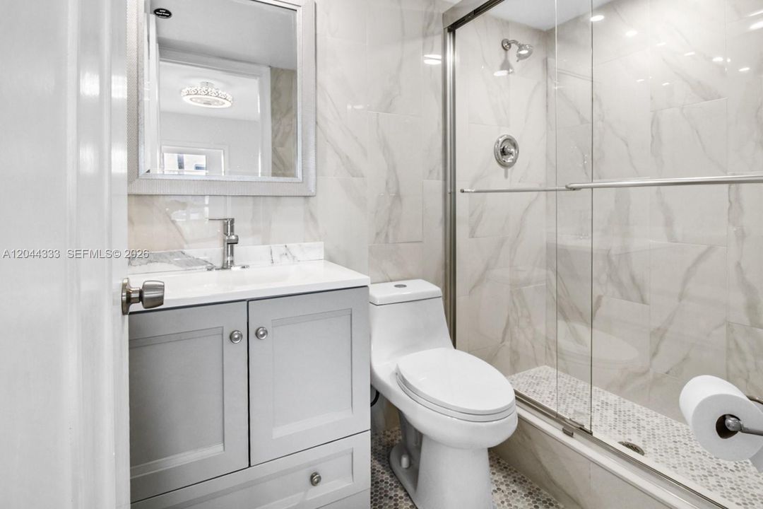 For Sale: $379 (2 beds, 2 baths, 1000 Square Feet)
