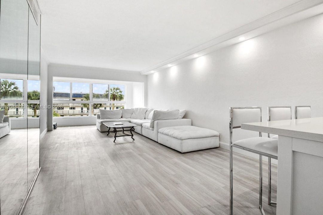 For Sale: $379 (2 beds, 2 baths, 1000 Square Feet)