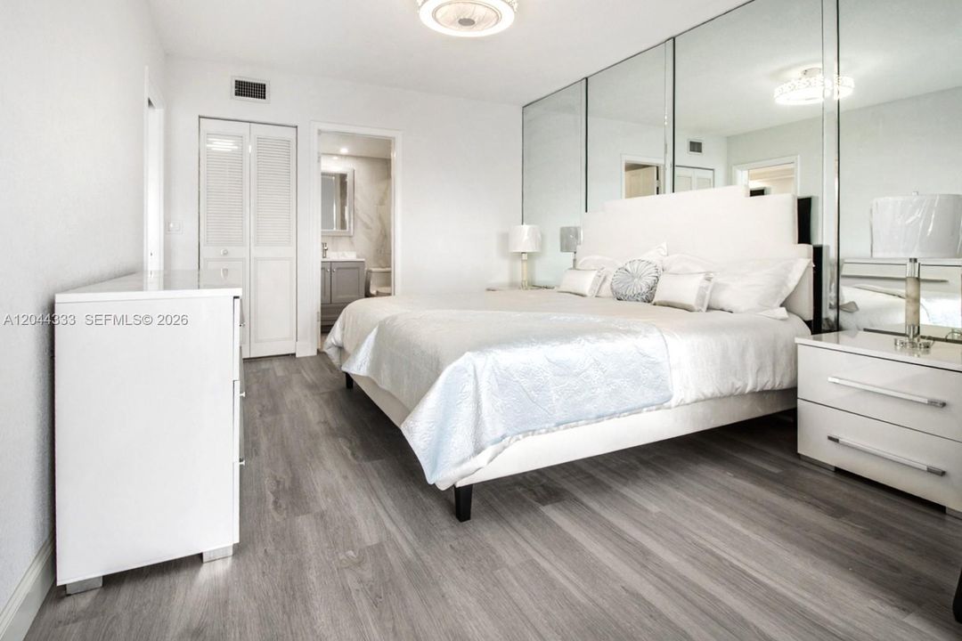 For Sale: $379 (2 beds, 2 baths, 1000 Square Feet)