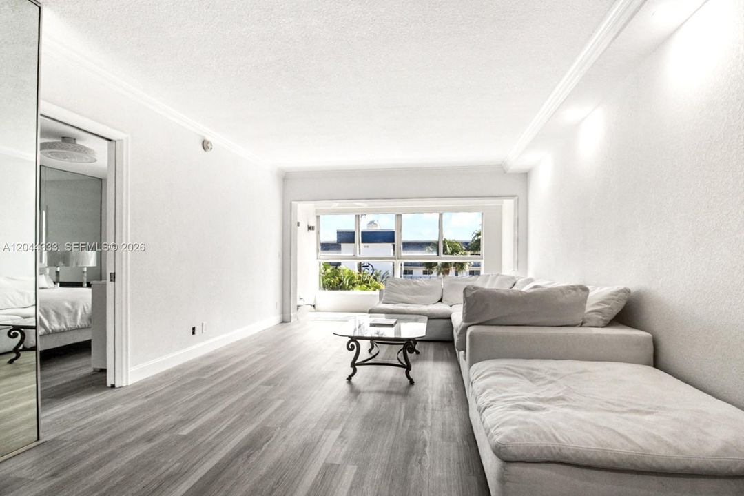 For Sale: $379 (2 beds, 2 baths, 1000 Square Feet)